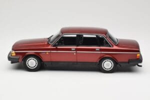 Volvo 240 GL Dark Red Metallic Minichamps 1:18 155171406 Metalli — kuva 3 / 6