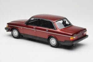 Volvo 240 GL Dark Red Metallic Minichamps 1:18 155171406 Metalli — kuva 5 / 6