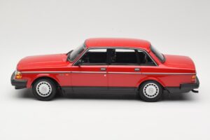 Volvo 240 GL Tummanpunainen Minichamps 1:18 166171401 Metalli — kuva 3 / 6