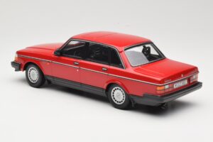 Volvo 240 GL Tummanpunainen Minichamps 1:18 166171401 Metalli — kuva 5 / 6