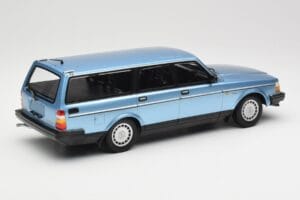 Volvo 240 GL Estate Blue Metallic Minichamps 1:18 155171414 Metalli — kuva 2 / 6