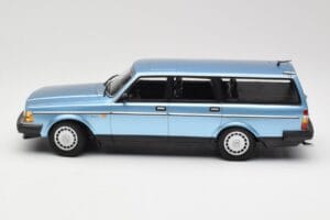 Volvo 240 GL Estate Blue Metallic Minichamps 1:18 155171414 Metalli — kuva 3 / 6