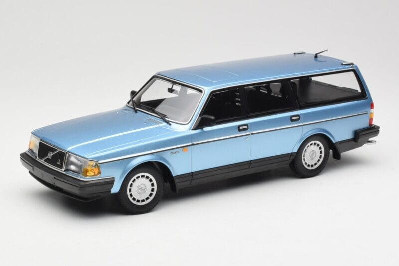 Volvo 240 GL Estate Blue Metallic Minichamps 1:18 155171414 Metalli
