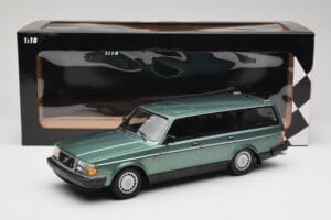 Volvo 240 GL Estate Green Metallic Minichamps 1:18 155171410 Metalli — kuva 6 / 6