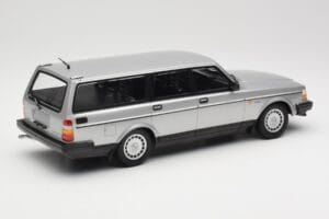 Volvo 240 GL Estate Hopea Minichamps 1:18 155171416 Metalli — kuva 2 / 6