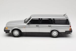 Volvo 240 GL Estate Hopea Minichamps 1:18 155171416 Metalli — kuva 3 / 6