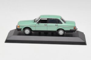 Volvo 240 GL Vihreä Metallic Minichamps 1:43 400171402 Metalli