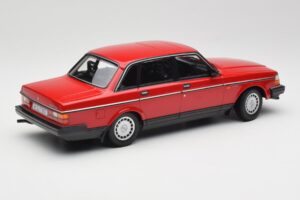 Volvo 240 GL Punainen Minichamps 1:18 155171401 Metalli — kuva 2 / 6