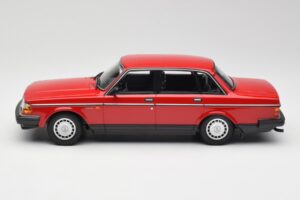 Volvo 240 GL Punainen Minichamps 1:18 155171401 Metalli — kuva 3 / 6