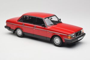 Volvo 240 GL Punainen Minichamps 1:18 155171401 Metalli — kuva 4 / 6