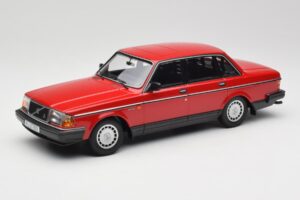 Volvo 240 GL Punainen Minichamps 1:18 155171401 Metalli
