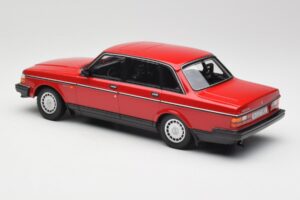 Volvo 240 GL Punainen Minichamps 1:18 155171401 Metalli — kuva 5 / 6