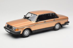 Volvo 240 GL Kulta Minichamps 1:18 155171405 Metalli