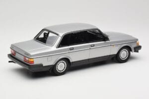 Volvo 240 GL Hopea Minichamps 1:18 155171408 Metalli — kuva 2 / 6