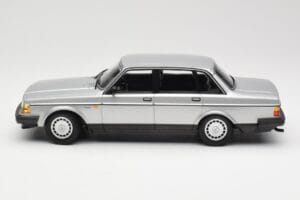 Volvo 240 GL Hopea Minichamps 1:18 155171408 Metalli — kuva 3 / 6