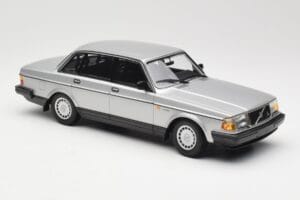Volvo 240 GL Hopea Minichamps 1:18 155171408 Metalli — kuva 4 / 6