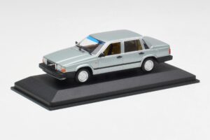 Volvo 240 GL Hopea Metallic Minichamps 1:43 940171402 Metalli — kuva 2 / 4