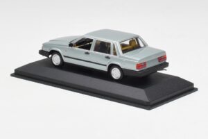 Volvo 240 GL Hopea Metallic Minichamps 1:43 940171402 Metalli — kuva 3 / 4