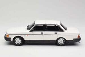 Volvo 240 GL Valkoinen Minichamps 1:18 155171402 Metalli — kuva 3 / 6