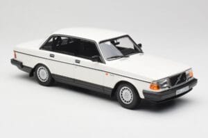 Volvo 240 GL Valkoinen Minichamps 1:18 155171402 Metalli — kuva 4 / 6