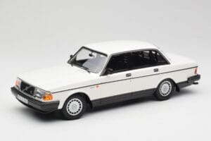 Volvo 240 GL Valkoinen Minichamps 1:18 155171402 Metalli