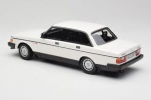 Volvo 240 GL Valkoinen Minichamps 1:18 155171402 Metalli — kuva 5 / 6