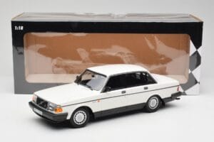 Volvo 240 GL Valkoinen Minichamps 1:18 155171402 Metalli — kuva 6 / 6