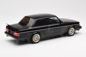 Volvo 240 Turbo Musta Custom IXO 1:18 18CMC178 Metalli — kuva 2 / 6