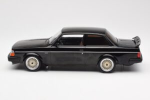 Volvo 240 Turbo Musta Custom IXO 1:18 18CMC178 Metalli — kuva 3 / 6