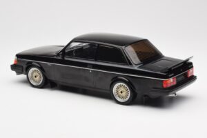Volvo 240 Turbo Musta Custom IXO 1:18 18CMC178 Metalli — kuva 5 / 6