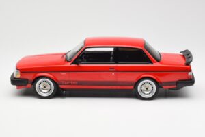 Volvo 240 Turbo Punainen Custom IXO 1:18 18CMC177 Metalli — kuva 3 / 5