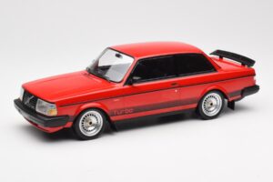 Volvo 240 Turbo Punainen Custom IXO 1:18 18CMC177 Metalli