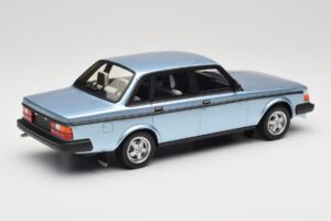 Volvo 244 Turbo Vaaleansininen DNA 1:18 DNA000135 Metalli — kuva 2 / 6
