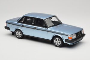 Volvo 244 Turbo Vaaleansininen DNA 1:18 DNA000135 Metalli — kuva 4 / 6