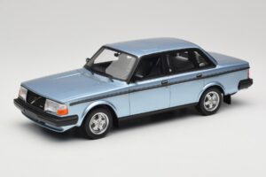 Volvo 244 Turbo Vaaleansininen DNA 1:18 DNA000135 Metalli