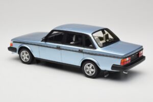 Volvo 244 Turbo Vaaleansininen DNA 1:18 DNA000135 Metalli — kuva 5 / 6