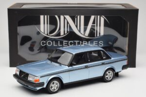 Volvo 244 Turbo Vaaleansininen DNA 1:18 DNA000135 Metalli — kuva 6 / 6