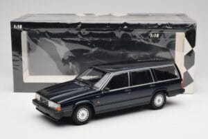 Volvo 740 GL Farmari Tummanvihreä Metallic Minichamps 1:18 155171771 Metalli — kuva 6 / 6