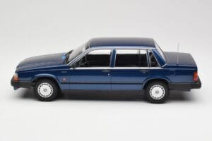 Volvo 740 GL Dark Blue Metallic Minichamps 1:18 155171701 Metalli — kuva 3 / 6