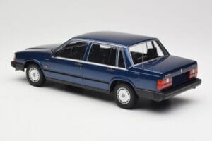 Volvo 740 GL Dark Blue Metallic Minichamps 1:18 155171701 Metalli — kuva 5 / 6