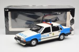 Volvo 740 GL Ruotsin Poliisi Minichamps 1:18 155171791 Metalli — kuva 6 / 6
