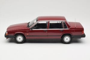 Volvo 740 GL Punainen Minichamps 1:18 155171704 Metalli — kuva 3 / 6