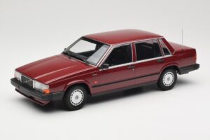 Volvo 740 GL Punainen Minichamps 1:18 155171704 Metalli