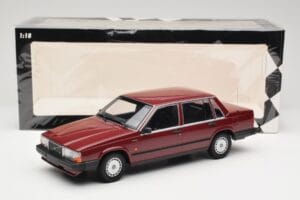 Volvo 740 GL Punainen Minichamps 1:18 155171704 Metalli — kuva 6 / 6