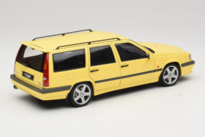 Volvo 850 T-5R Farmari Cream Yellow AUTOart 1:18 79506 Metalli — kuva 3 / 8