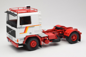 Volvo F12 Valkoinen Punainen Road Kings 1:18 RK180031 Metalli