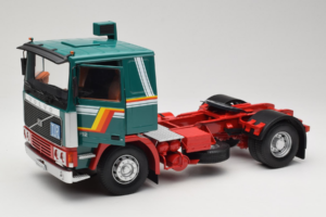 Volvo F1220 Vihreä Punainen Road Kings 1:18 RK180032 Metalli — kuva 2 / 8