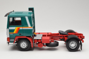Volvo F1220 Vihreä Punainen Road Kings 1:18 RK180032 Metalli — kuva 4 / 8