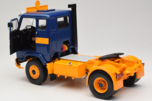 Volvo F88 Tummansininen Keltainen MCG 1:18 MCG18140 Metalli — kuva 5 / 8