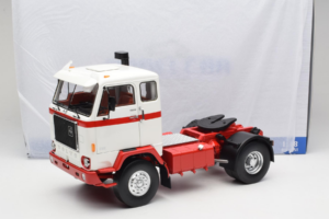 Volvo F88 Valkoinen Punainen MCG 1:18 MCG18141 Metalli — kuva 8 / 8
